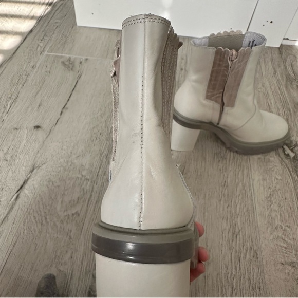 Free People James Ice Leather Chelsea Boots - Picture 9 of 16